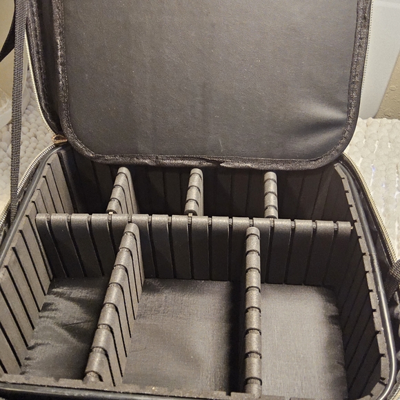 NWOT Black Woven Cosmetic Bag with mirror - Picture 3 of 8